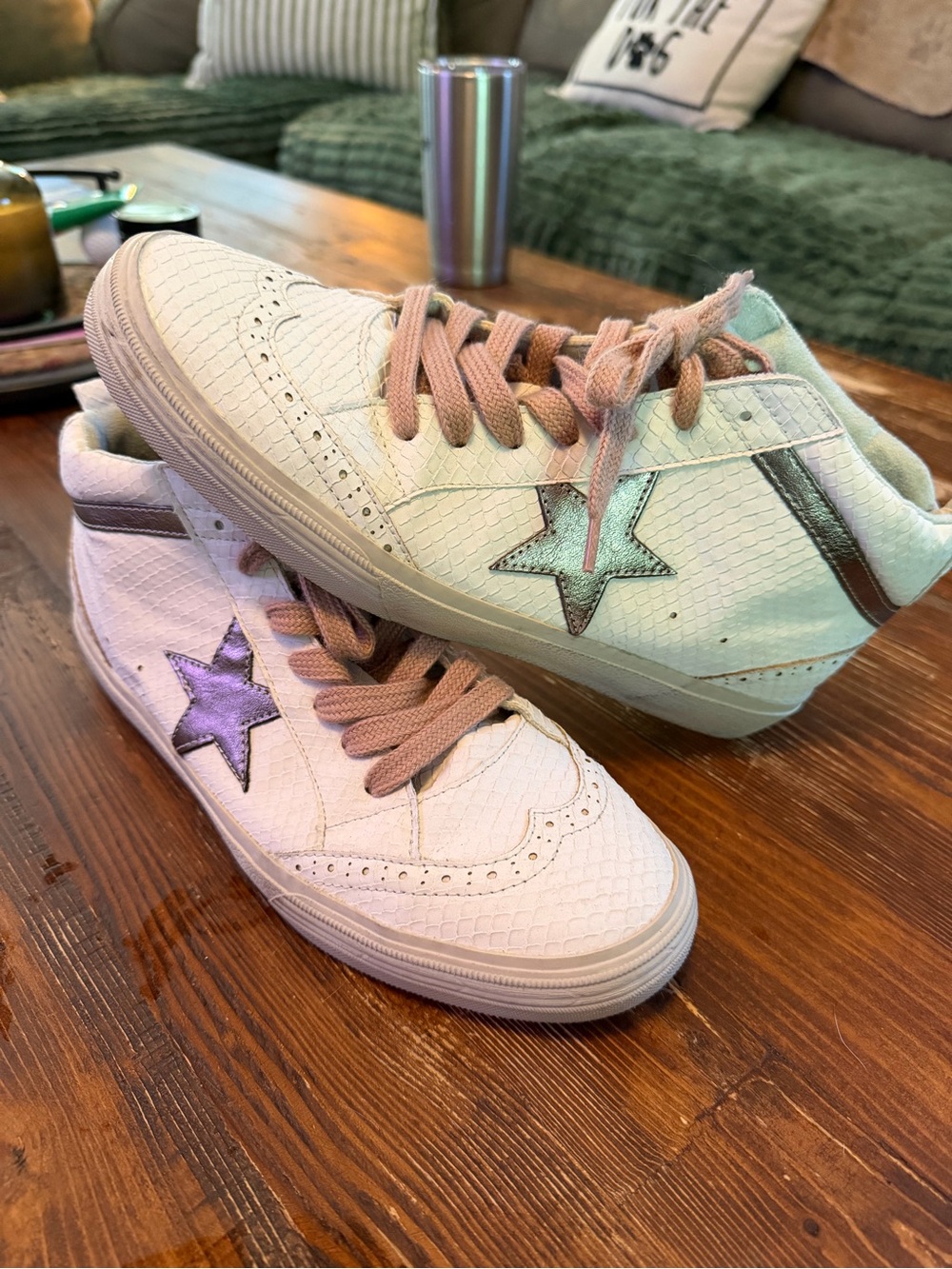 ShuShop White Sneakers with Iridescent Star and Pink Laces